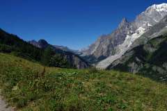 Rifugio-Giorgio-Bertone-UnOasi-con-Vista-sul-Monte-Bianco-3