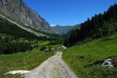 Rifugio-Giorgio-Bertone-UnOasi-con-Vista-sul-Monte-Bianco