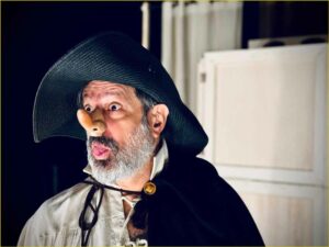 La Commedia di Cyrano: Un Viaggio Tra Risate e Valori